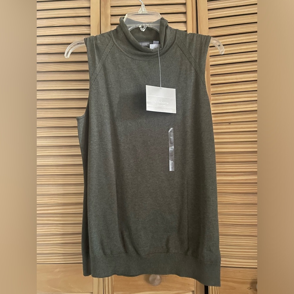 Liz Claiborne grey sleeveless top medium